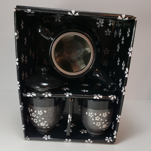 Alice Wong Ceramic Tea Set - Picture 3 of 4